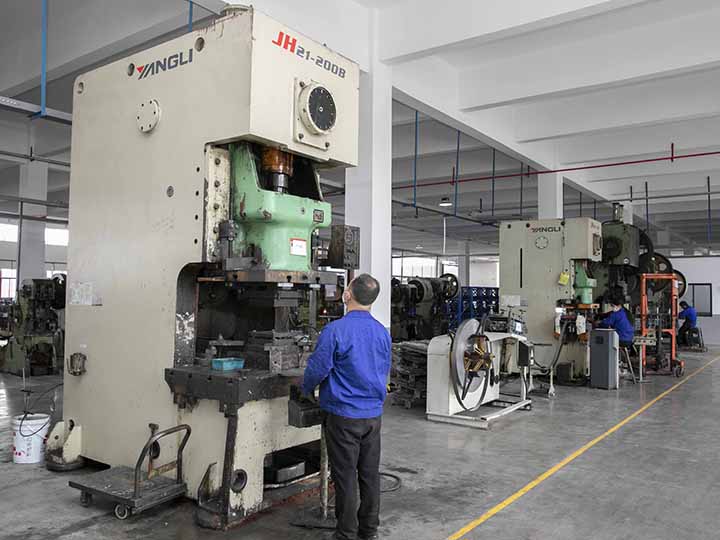 五金衝壓件材質選取需注意的的問題